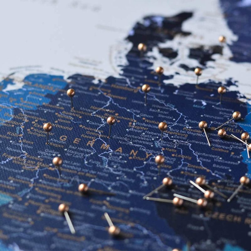 Carte de l Europe avec épingles bleu marin