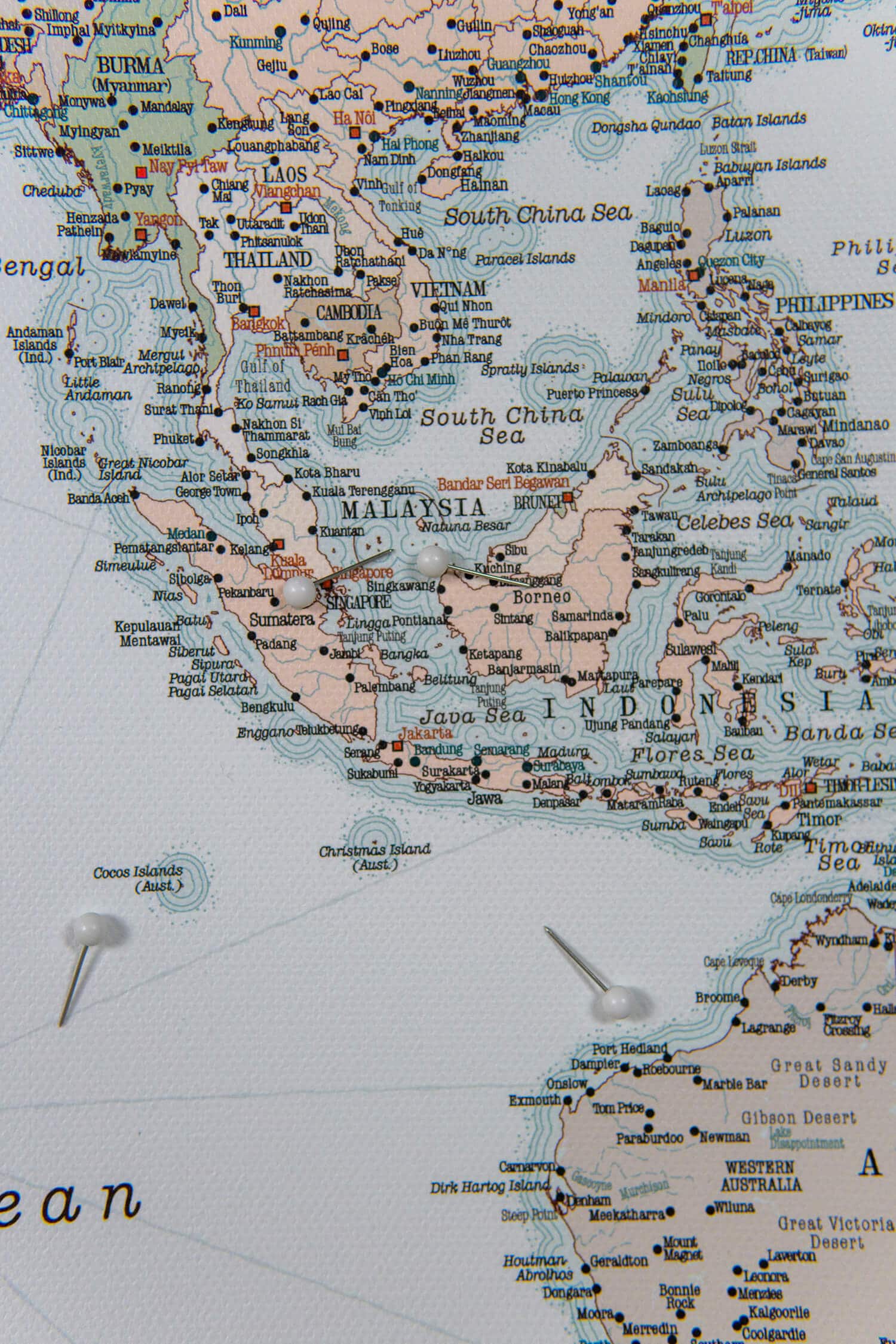 Carte du monde à épingles - Rétro bleu clair (Détaillé) 