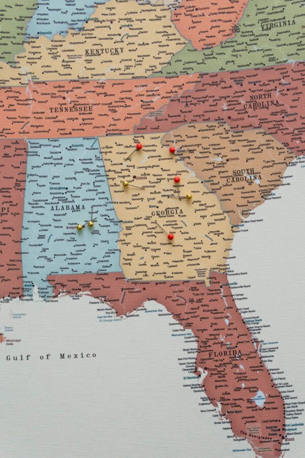 Carte des États-Unis avec punaises Colorée Détaillé