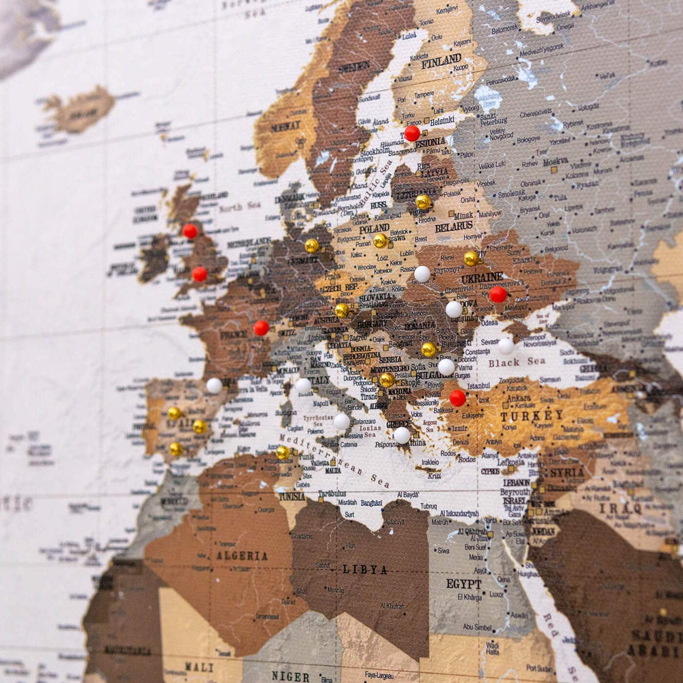 Punaise Carte du monde de voyage avec cadre blanc texturé et